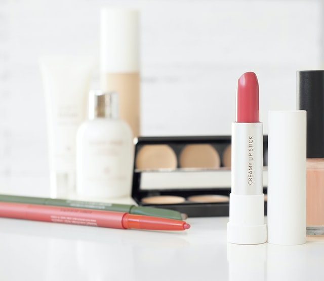 Cara Berbisnis Kosmetik Menggunakan Brand Sendiri dengan Mudah