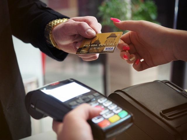 pembayaran menggunakan debit
